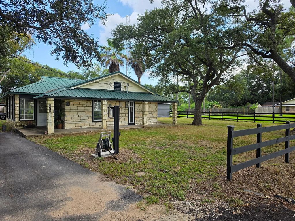 8435 Peters Road, Manvel