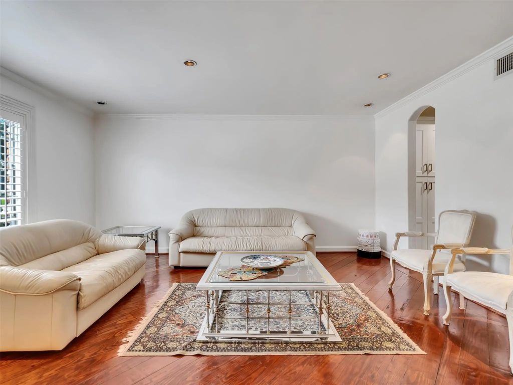 2121 Fountain View Drive H1, Houston