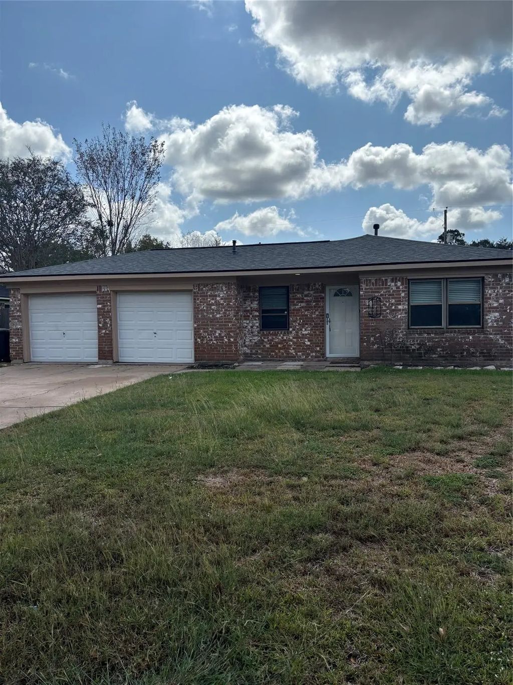 608 Circle Way, Alvin