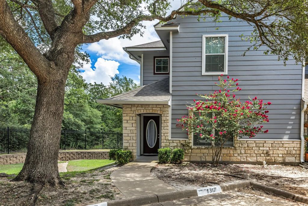 1317 Canyon Creek Circle, College Station