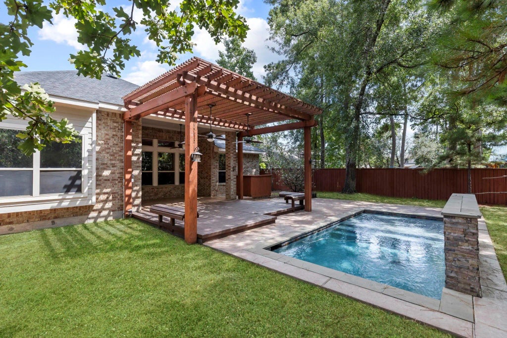 70 N Rocky Point Circle, The Woodlands