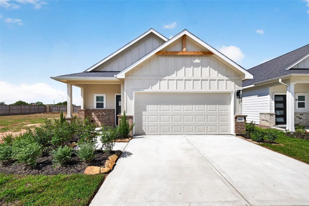 369 Stone Placa Trail, Brookshire