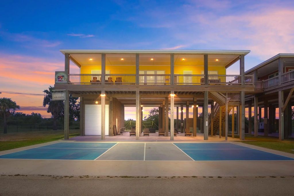 929 Magnolia Lane, Port Bolivar