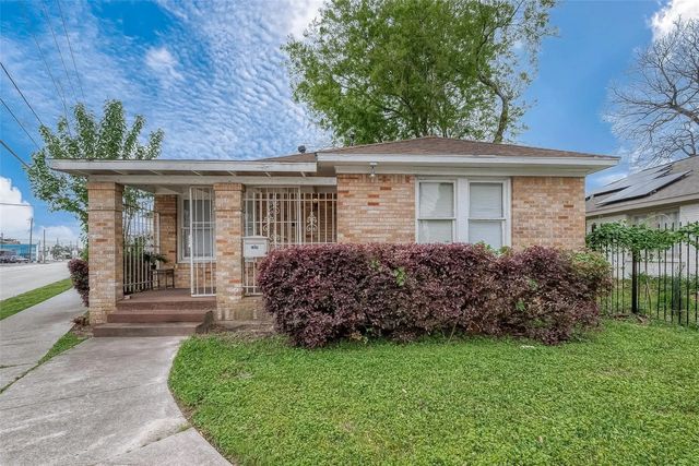 5009 N Main Street, Houston