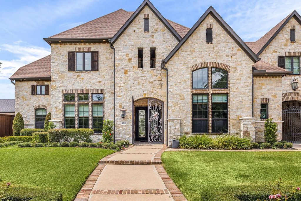 1513 Huge Oaks Street, Houston