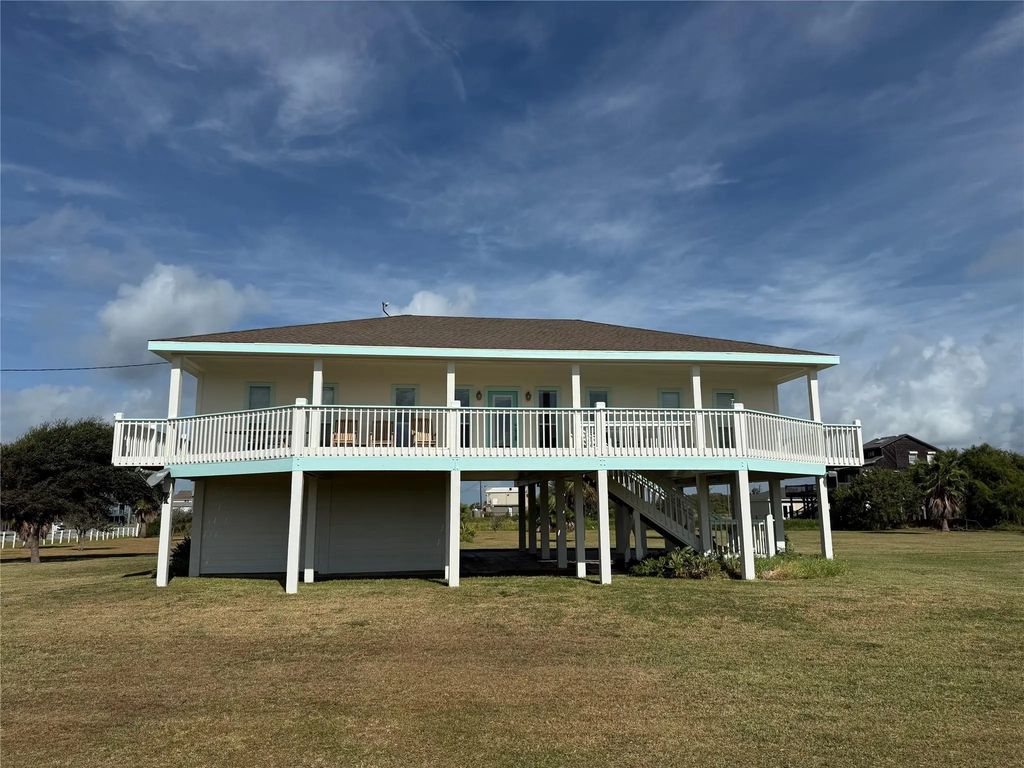 960 Alberdie Drive, Crystal Beach