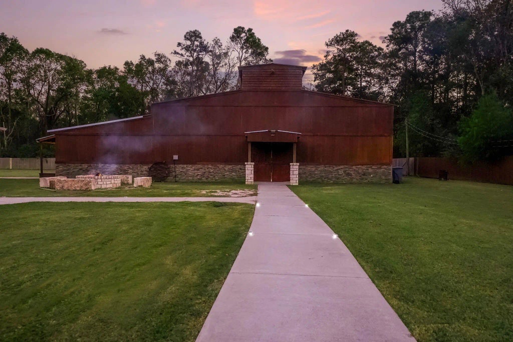 18302 Noyce Road, Crosby