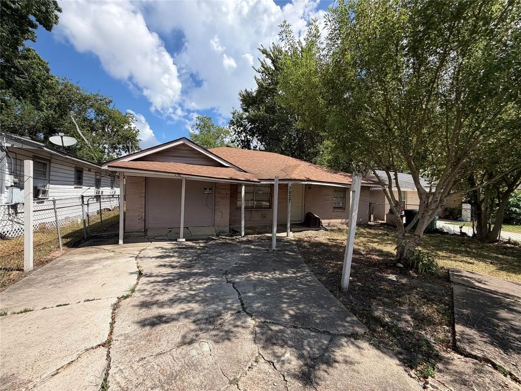 3827 Amos Street, Houston