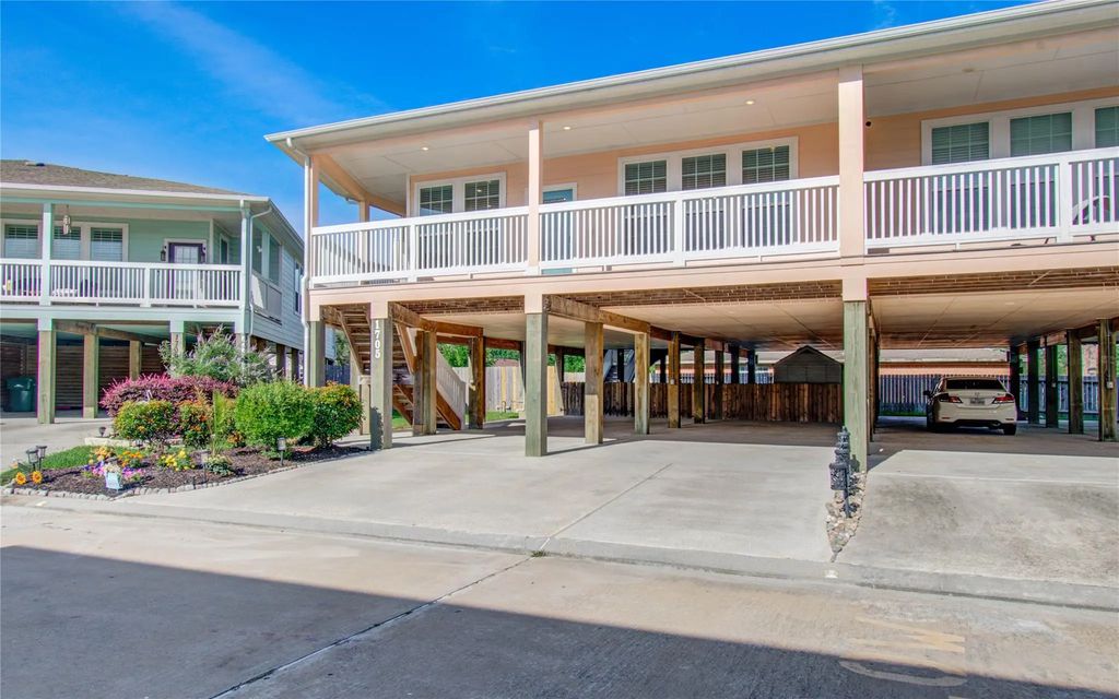 1705 Bayway Drive, Seabrook