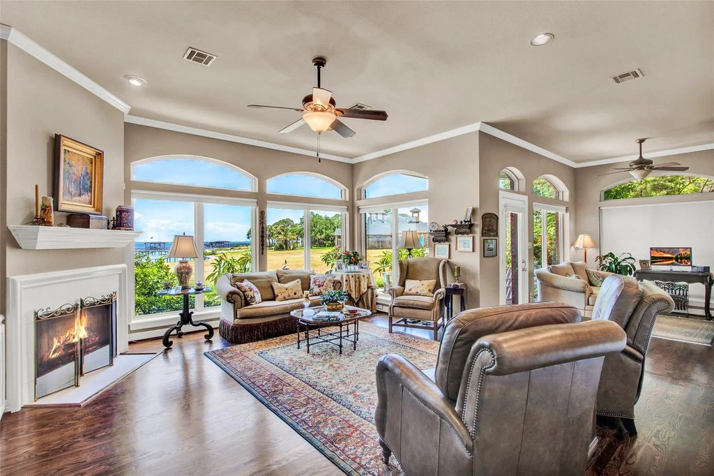 2668 E Bayshore Drive, San Leon