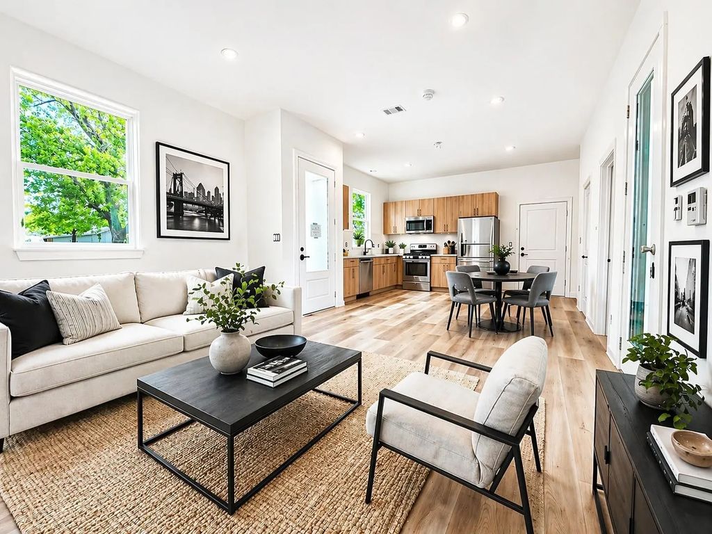 5712 Downing Street, Houston