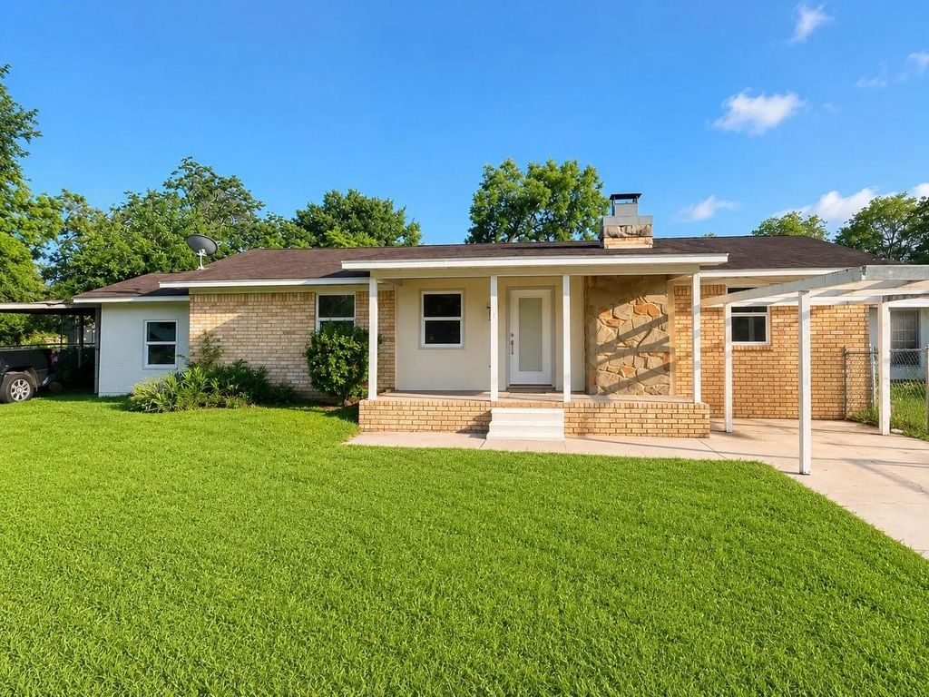 513 W Texas Street, Brazoria