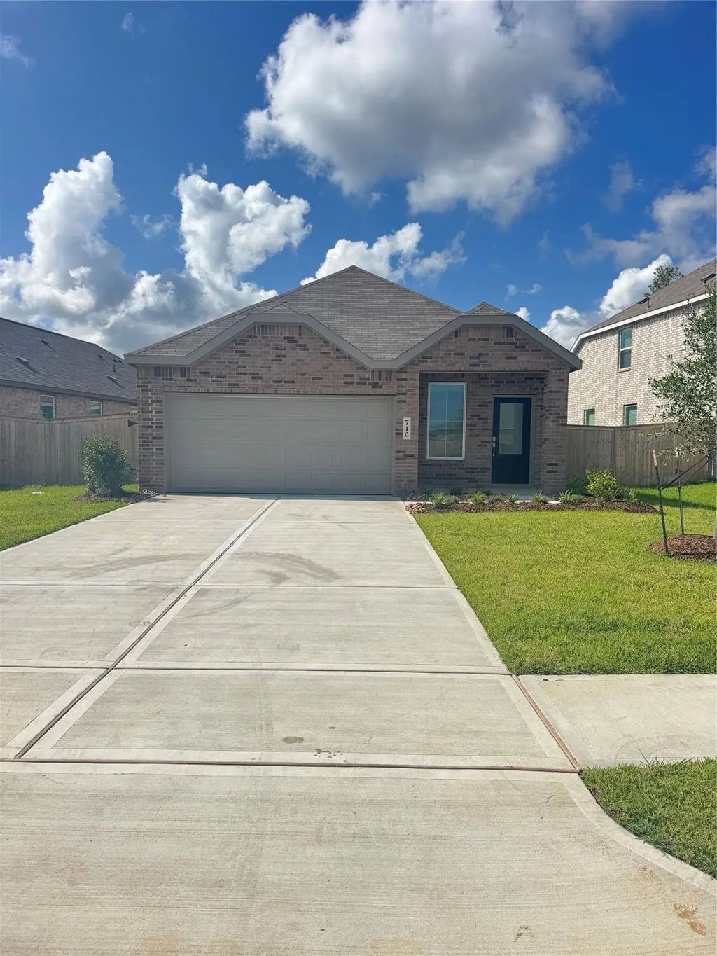 710 Rosa Bianca Way, Huffman