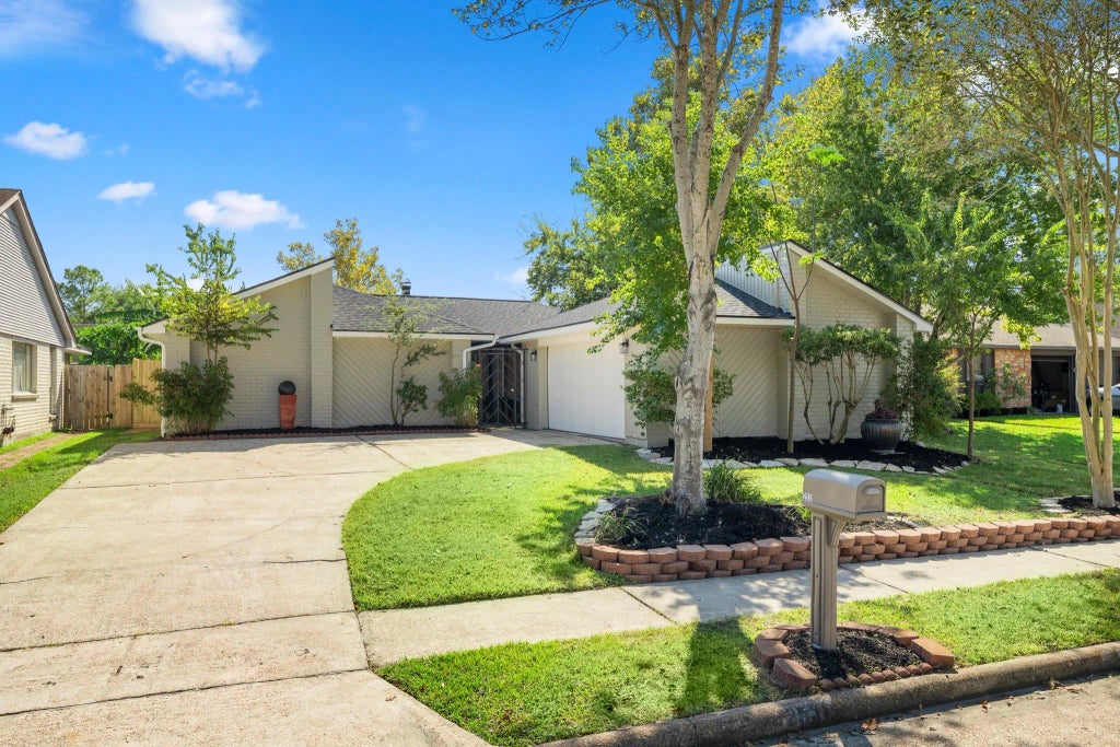 2531 Colonial Ridge Drive, Friendswood