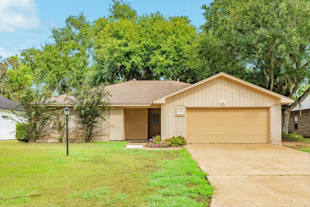 256 Freeman Boulevard, West Columbia