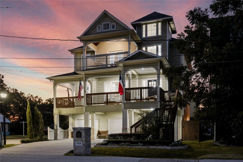 1201 Hall Avenue, Seabrook