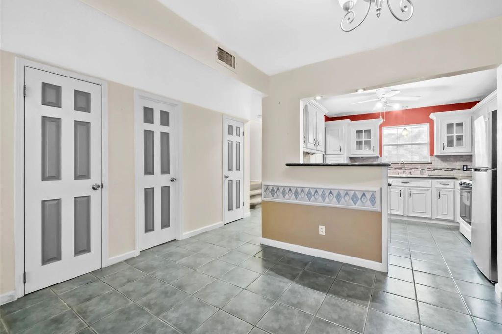 1025 Willow Oaks Circle, Pasadena