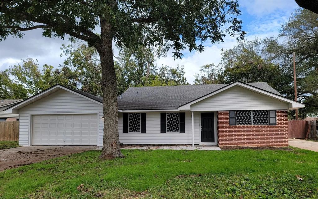 1211 Crestmont Street, Wharton