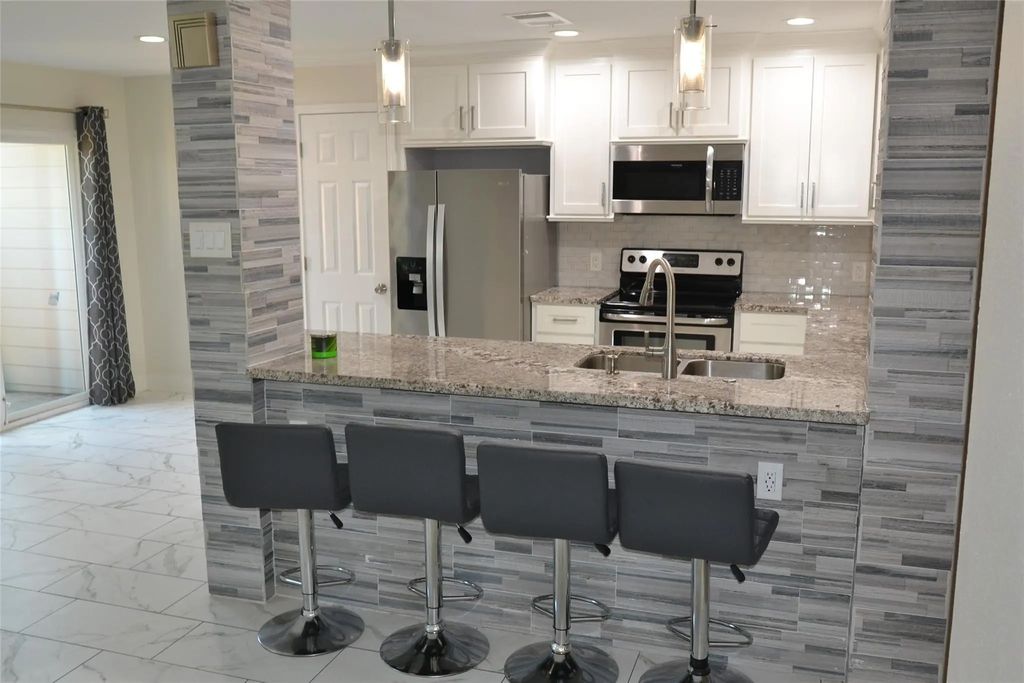 2379 Briarwest Boulevard 25, Houston
