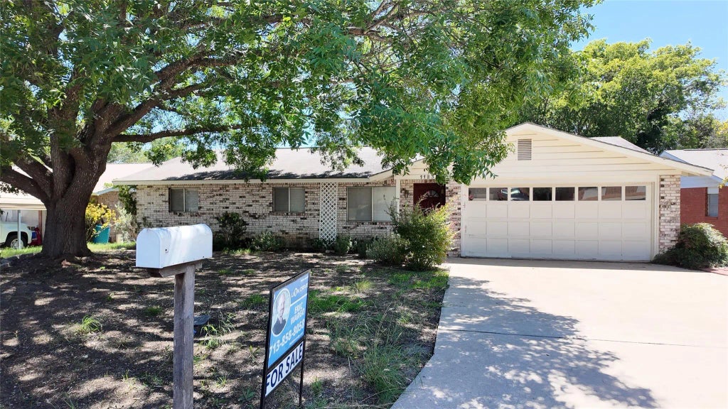 1123 Warbler Drive, Kerrville