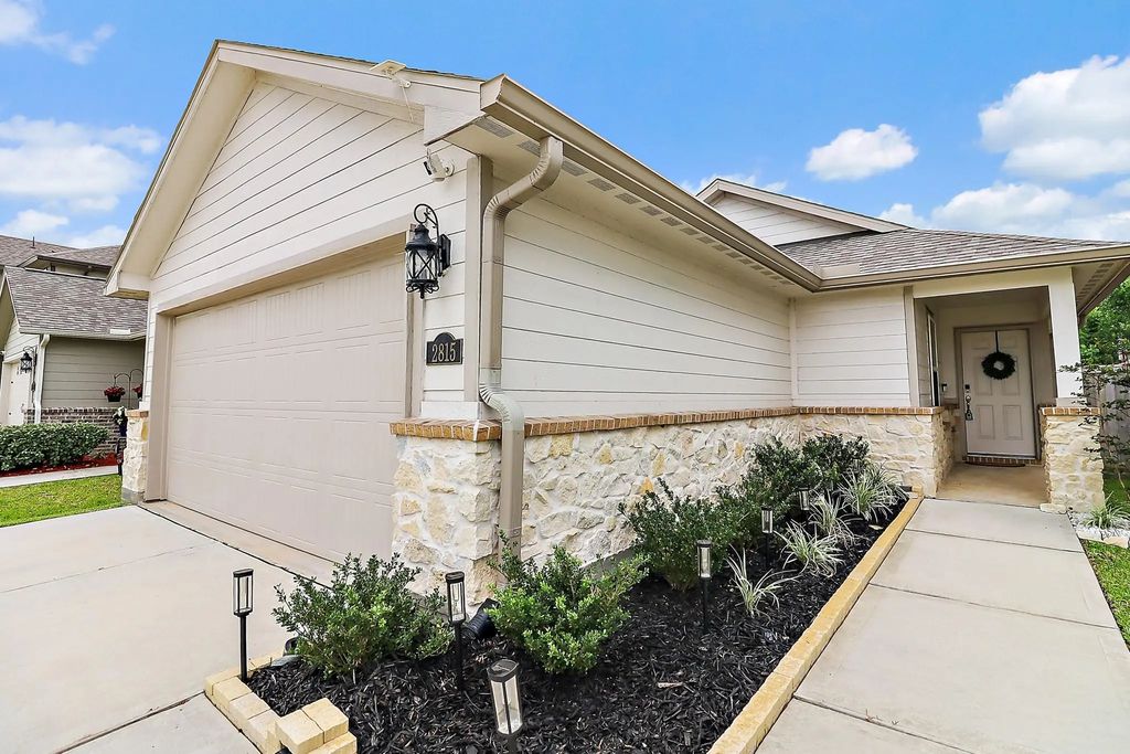 2815 Windy Homestead Lane, Crosby