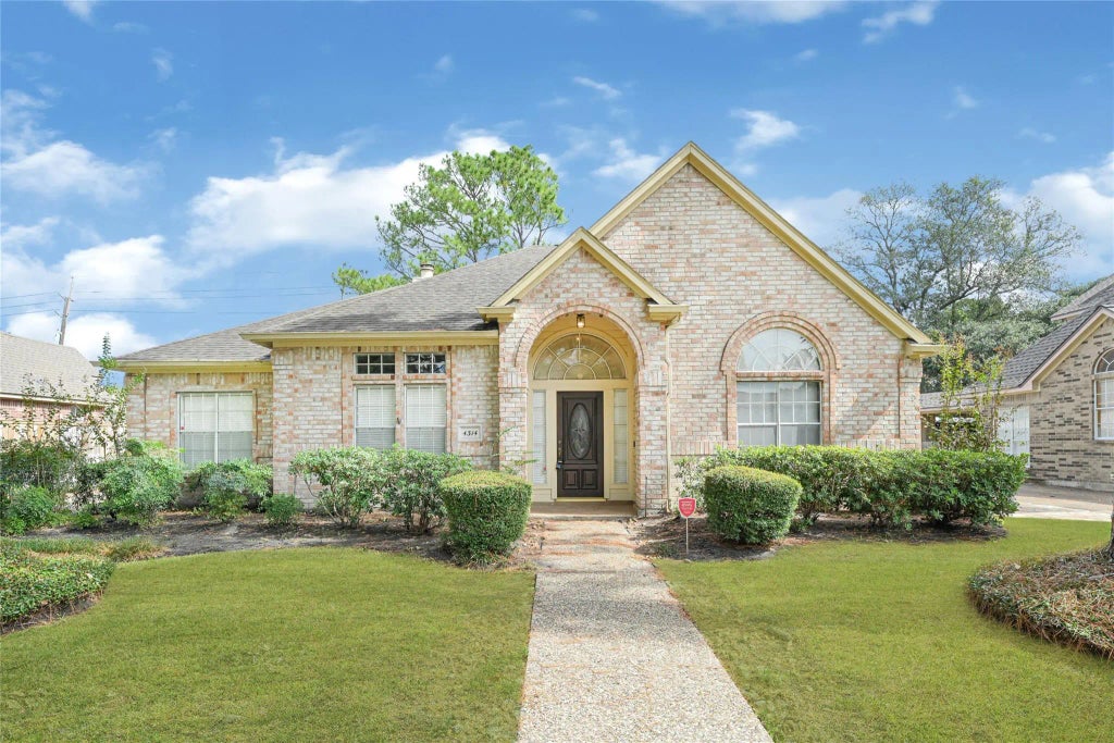 4314 Amber Lake Drive, Houston