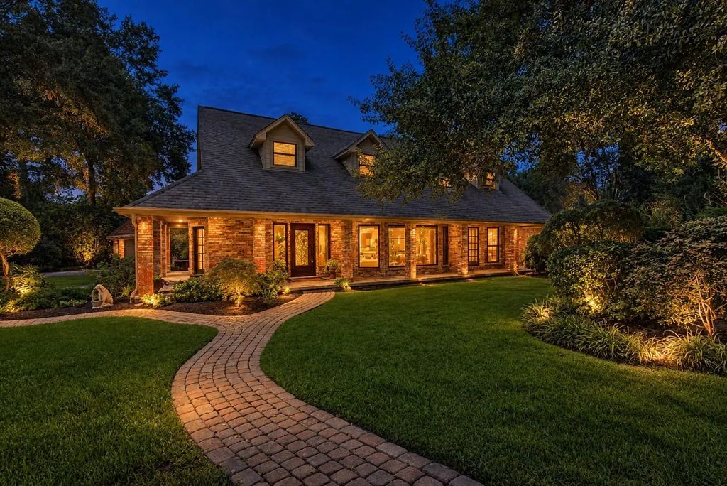 11 Holly Tree Lane, Spring