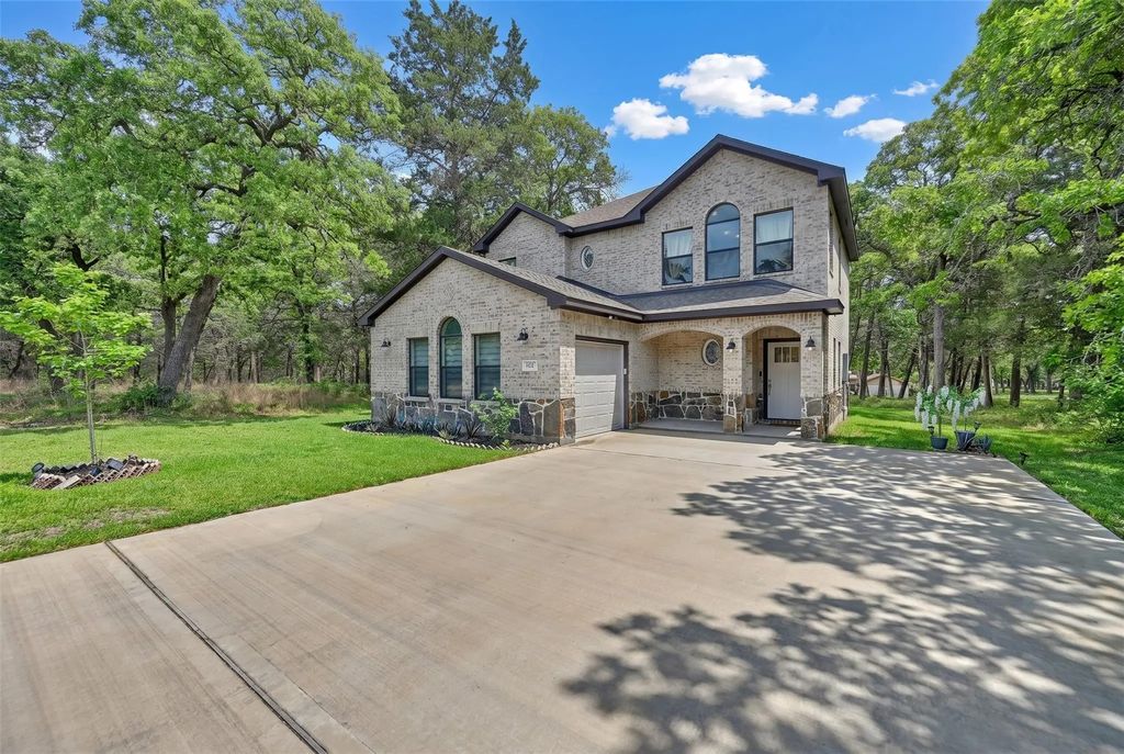 305 Pinehurst Dr Drive, New Ulm