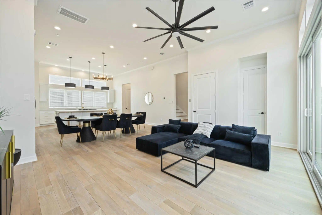 907 W 16th Street A, Houston