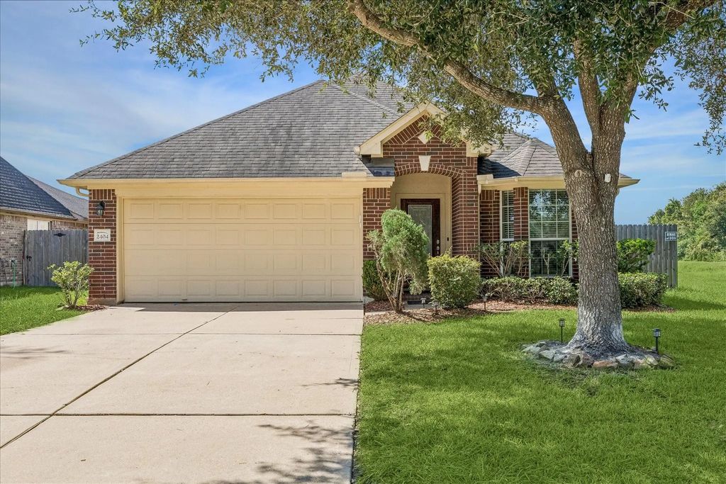 2404 Avalon Trace Lane, Pearland