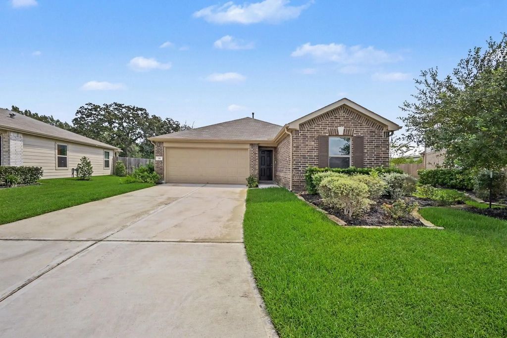 518 Sabino Sky Court, Magnolia