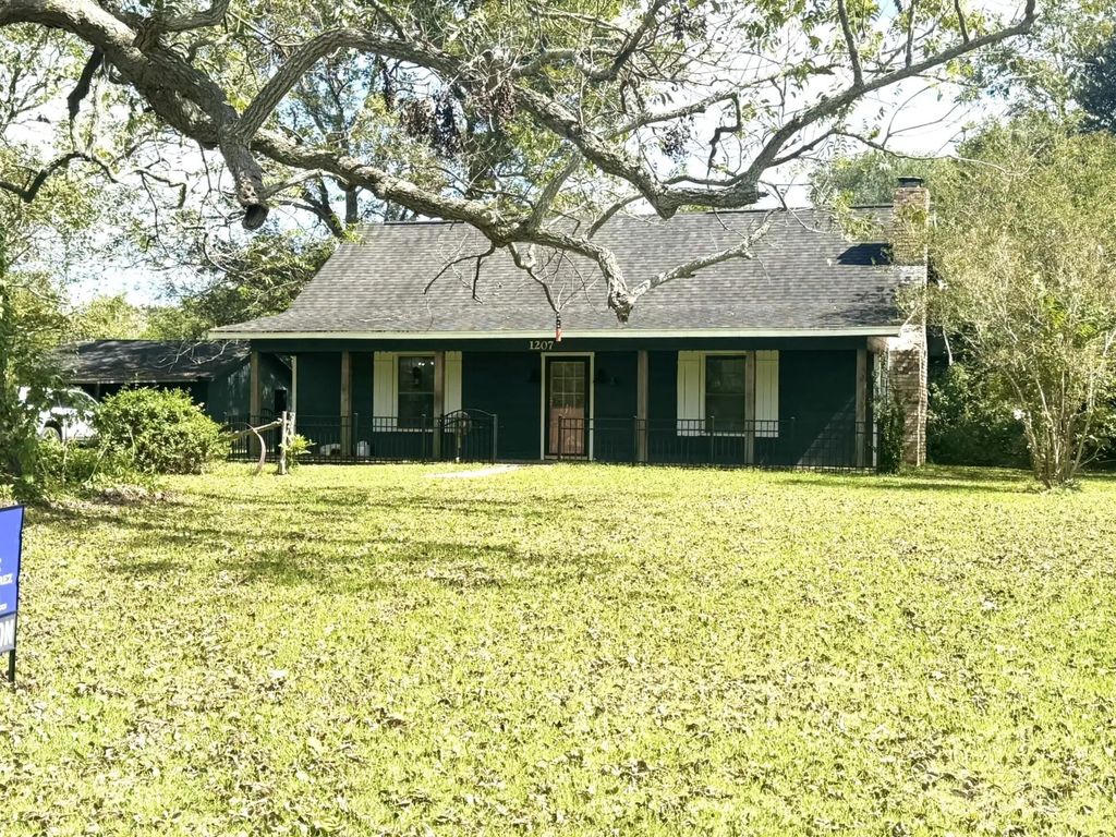 1207 Half Moon Drive, Wharton