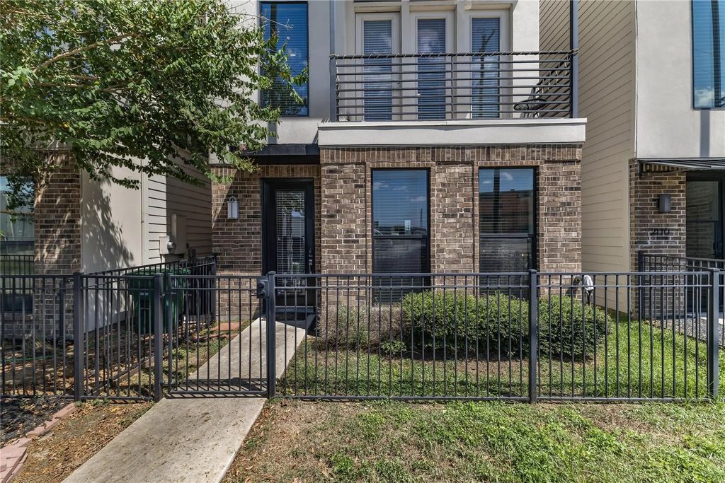 2114 Sabine Street, Houston
