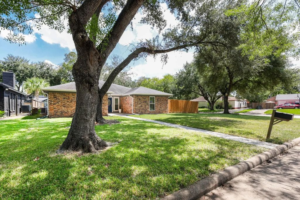 1802 Elmwood Court, Sugar Land