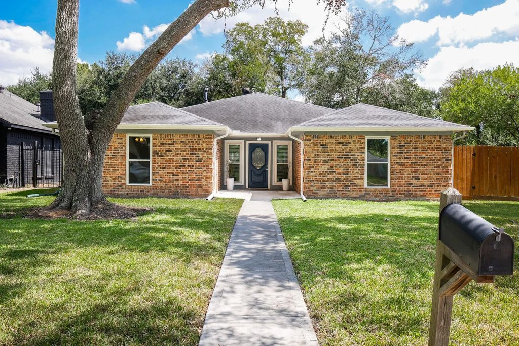 1802 Elmwood Court, Sugar Land
