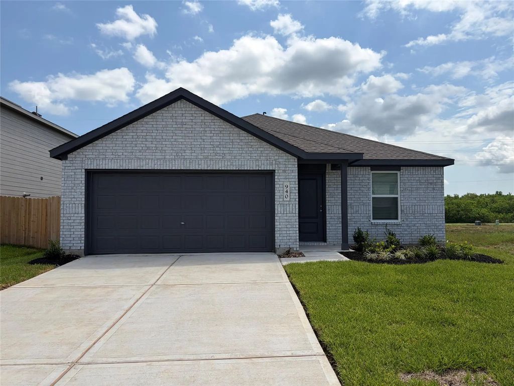 940 Woodhaven Lakes Drive, La Marque