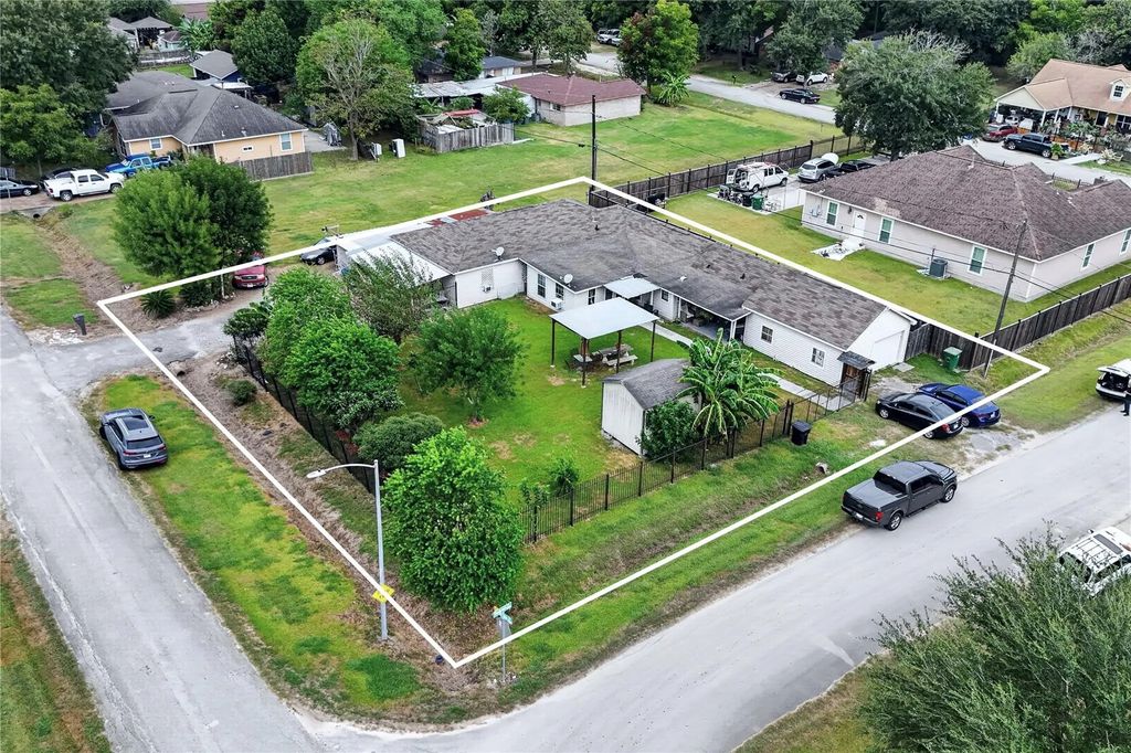 7433 Red Robin Lane, Houston