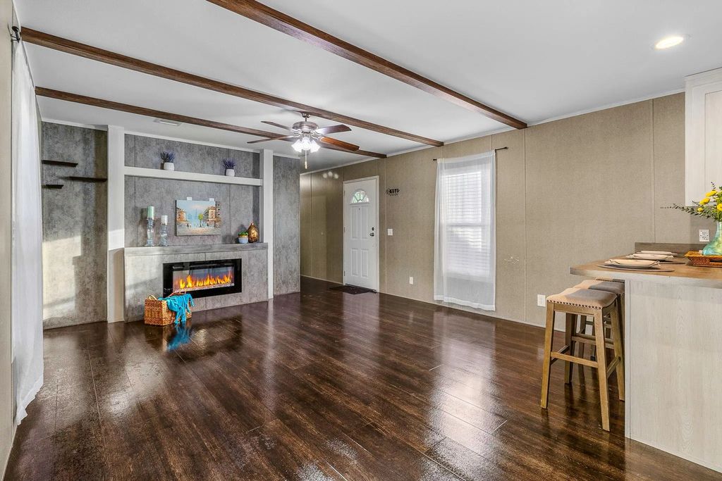 211 Woodstock, Livingston