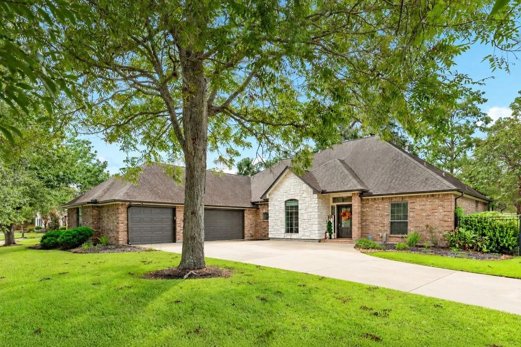 52 English Oak Court, Lake Jackson