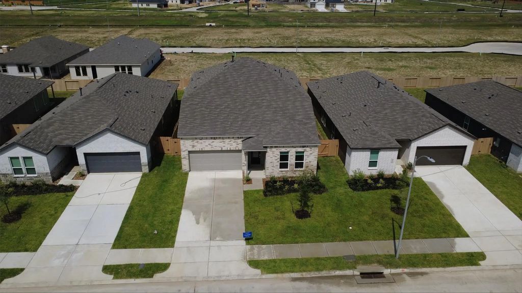 1515 Chimney Springs Drive, Crosby