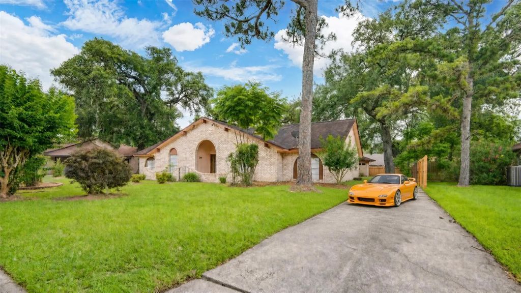 204 Nasturtium Street, Lake Jackson