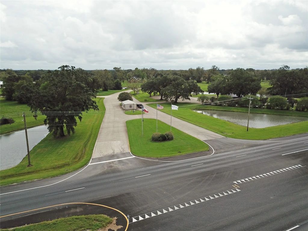 248 Middle Bayou Trail, Angleton