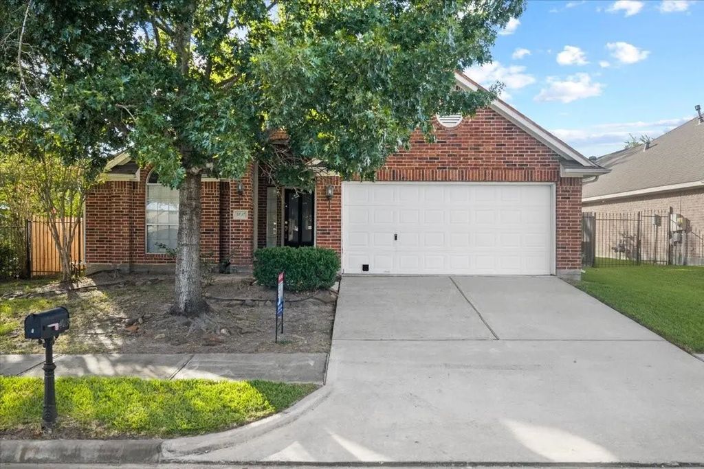 4019 Applerock Drive, Baytown