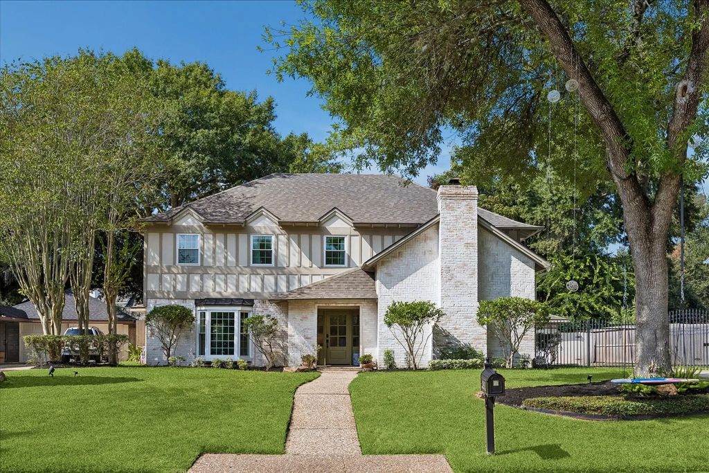 12447 Honeywood Trail, Houston