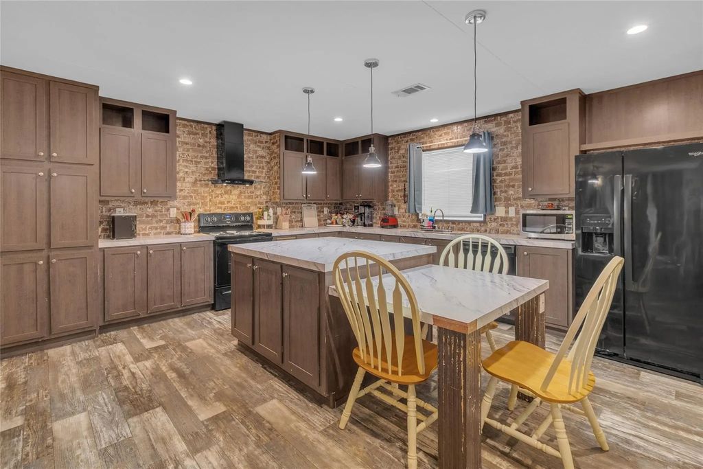 275 Road 5132, Cleveland