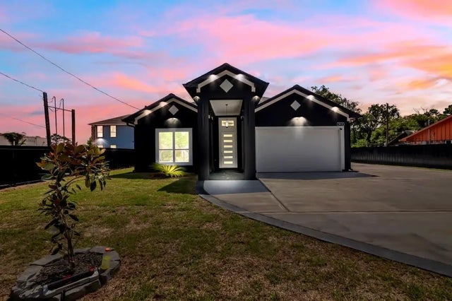 9414 Shady Drive, Houston