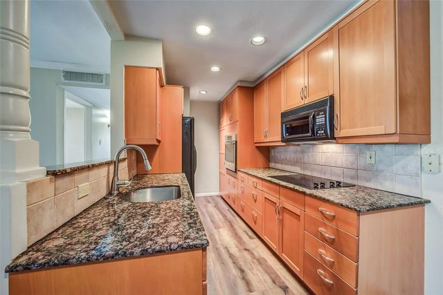 1601 S Shepherd Drive 225, Houston