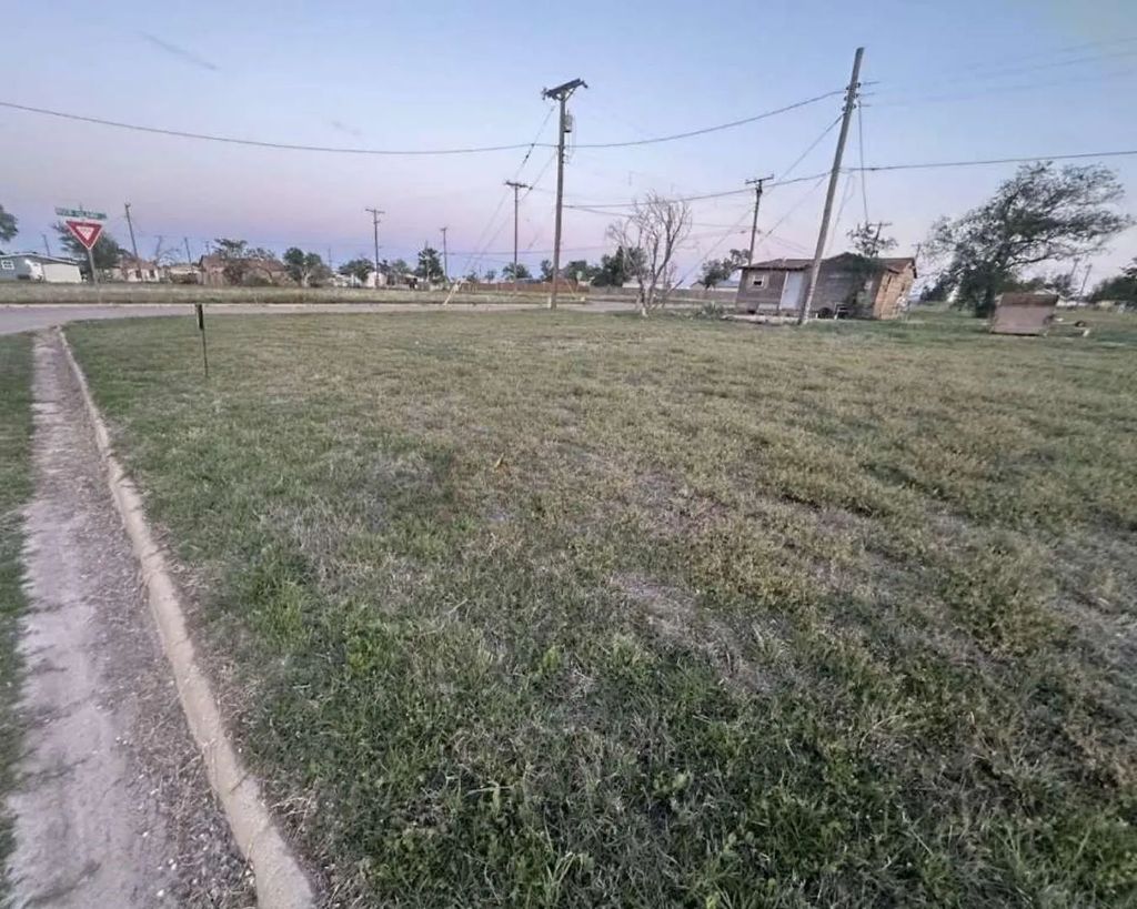 1212 E 11th Street, Plainview