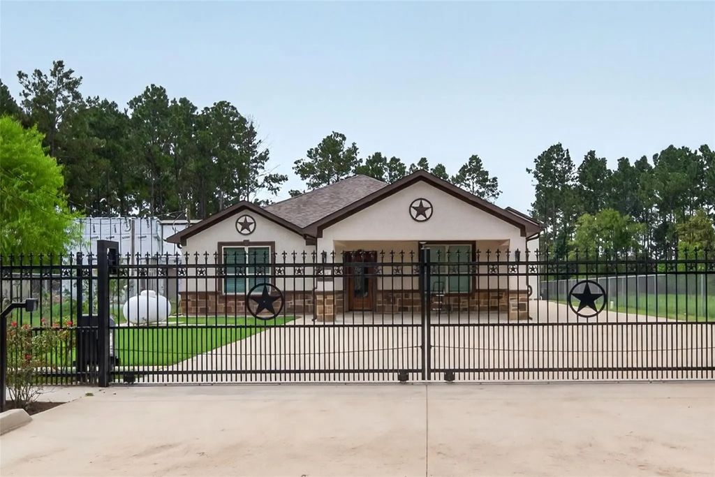 432 County Road 3479a, Cleveland
