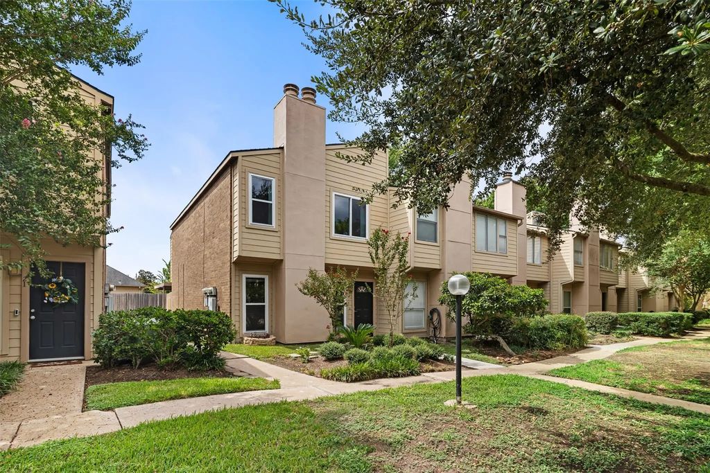 1500 Sandy Springs Road 22, Houston